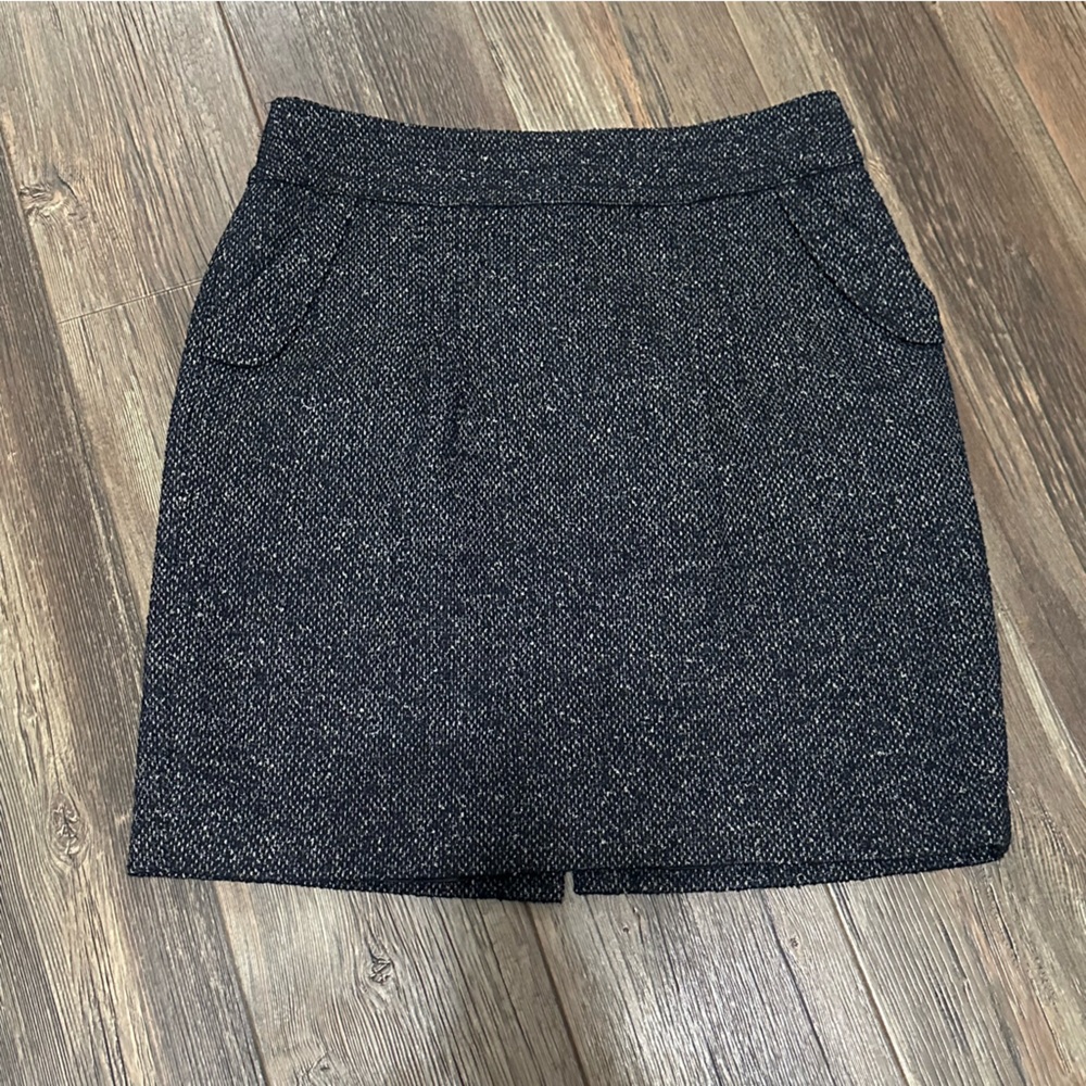 CAbi wool blend navy blue tweed pencil skirt
Women's size 16 business lined